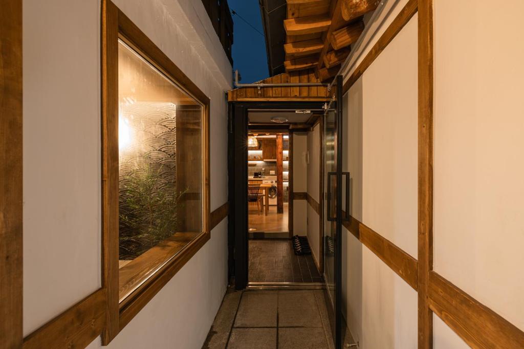 Luxury hanok with private bathtub - SW05 image