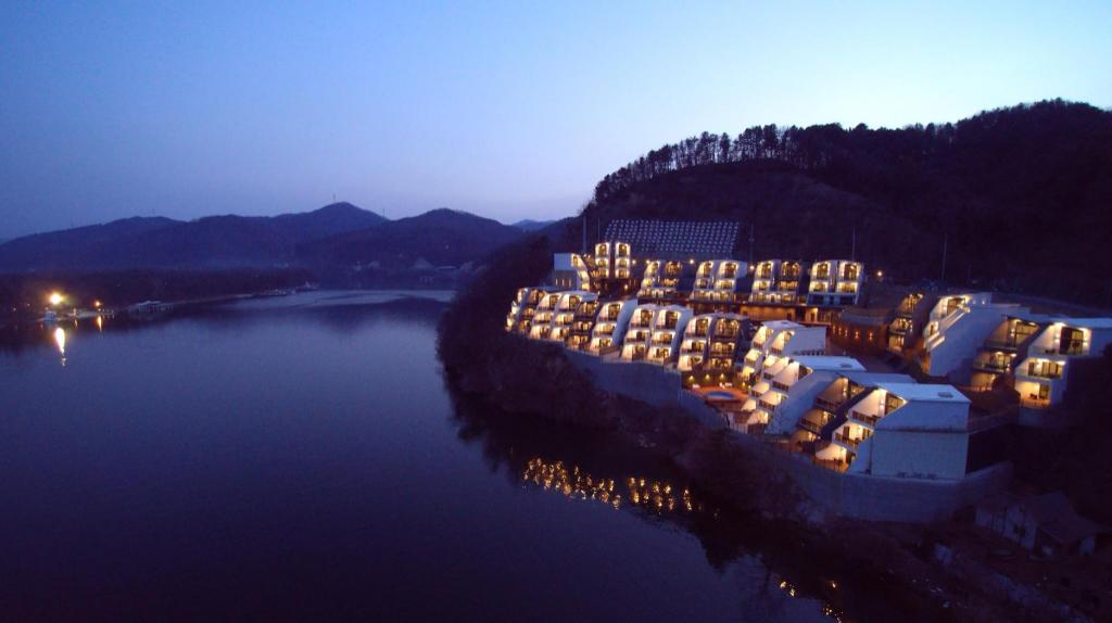 W 지우 리조트 image