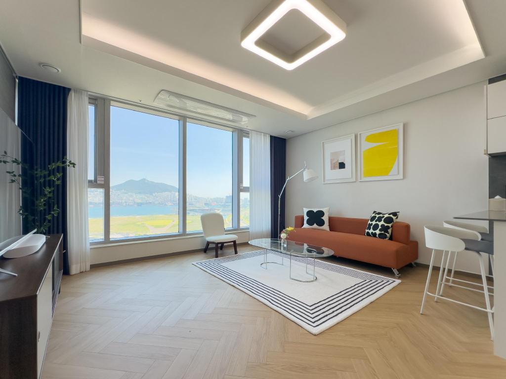 브라운스위트 부산역 image