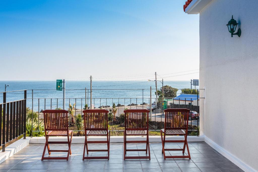 Best Hotels in Jeju, South Korea – Room at 155 Pension Review