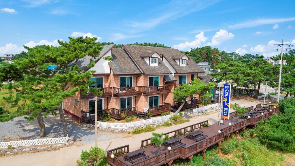Best Hotels in Taean, South Korea – Mongsanpo Chueok Pension Review