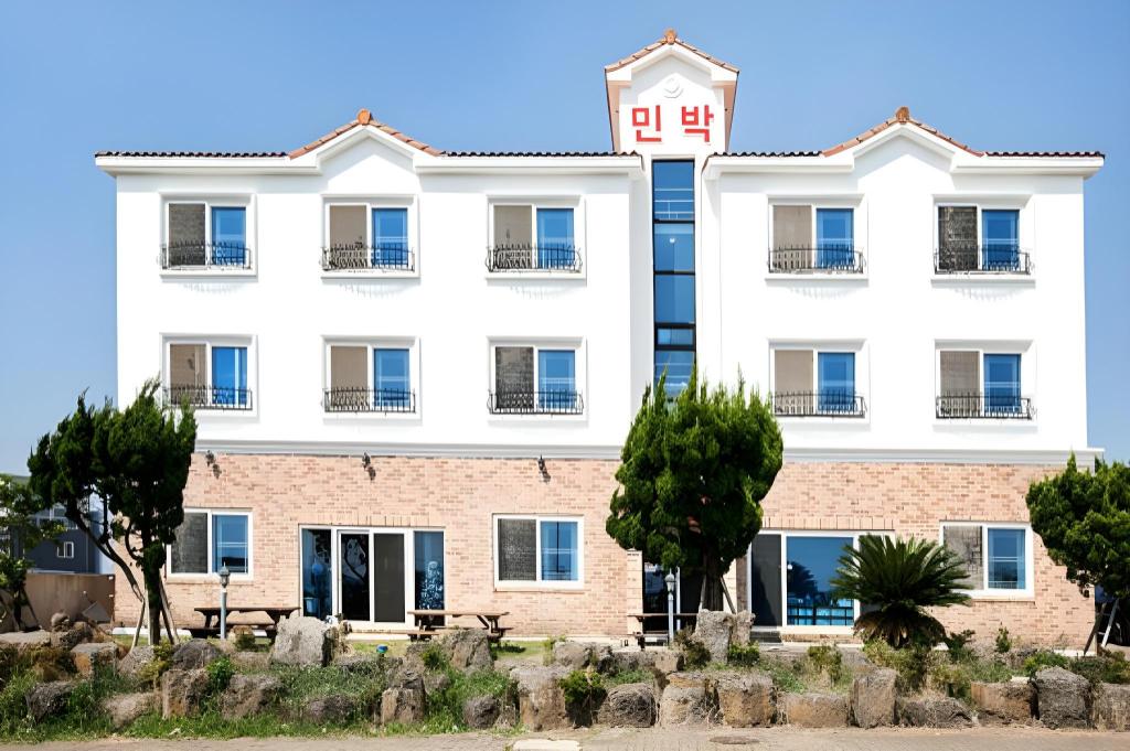 Best Hotels in Jeju, South Korea – Puramire Pension Review