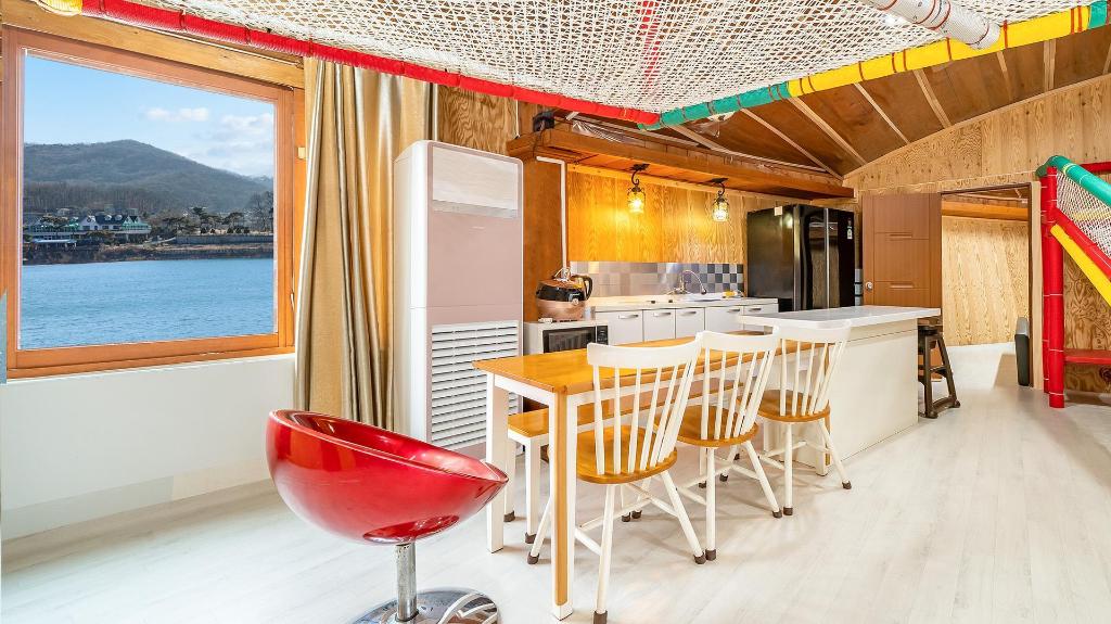 Best Hotels in Incheon, South Korea – Ganhwa Badabae Beomseon Kids Pension Review