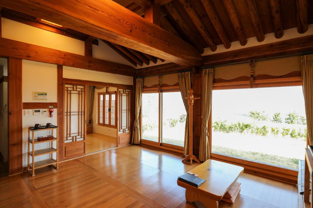 Best Hotels in Yeosu, South Korea – Hanok Hotel Odongjae Review