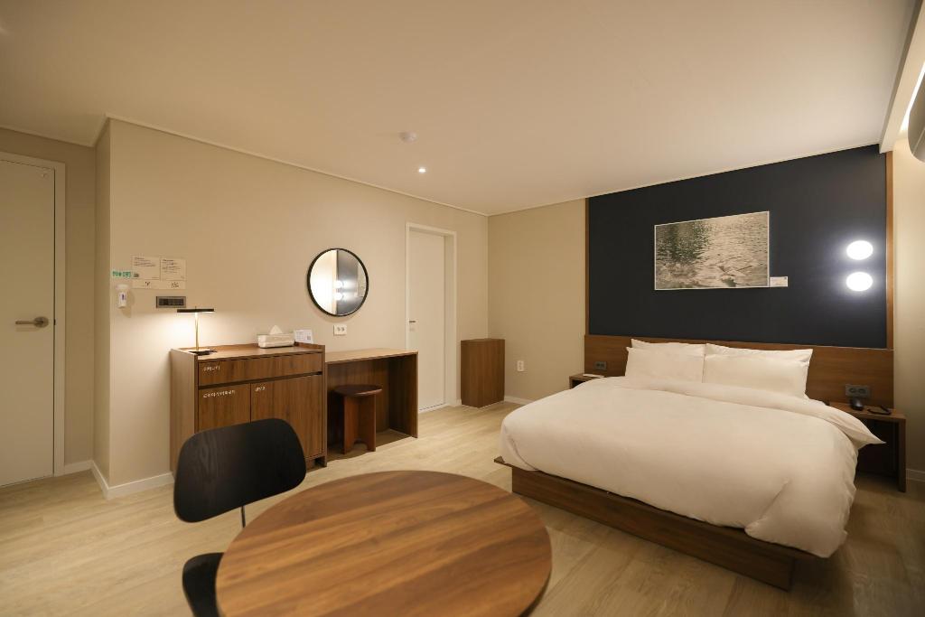 Best Hotels in Suwon, South Korea – Thehueusik Cozy Hotel Suwon Ingye Review