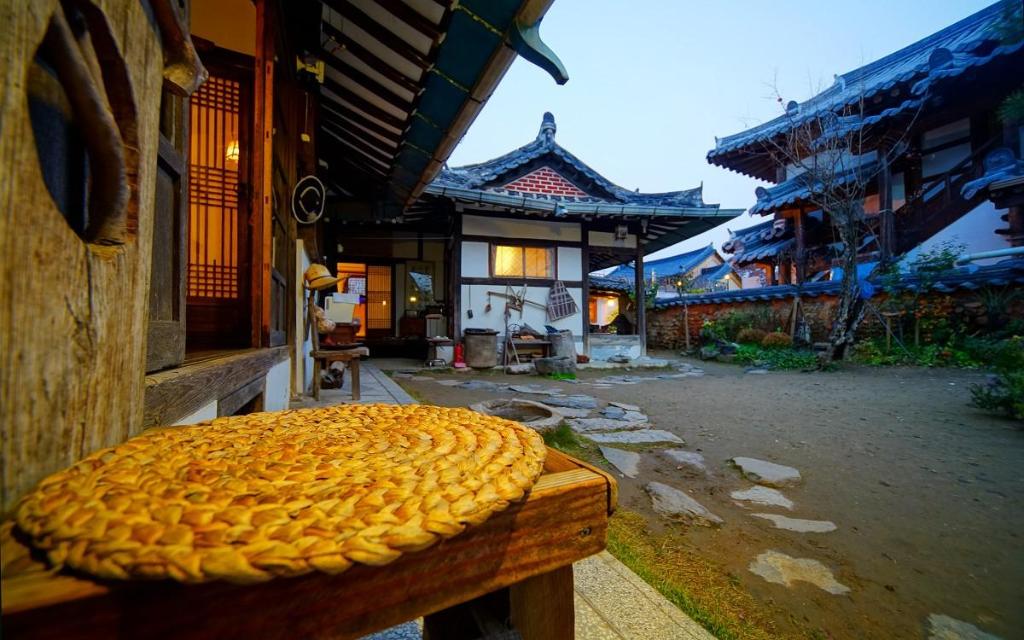 Best Hotels in Jeonju, South Korea – Ewha Won Traditional House Review