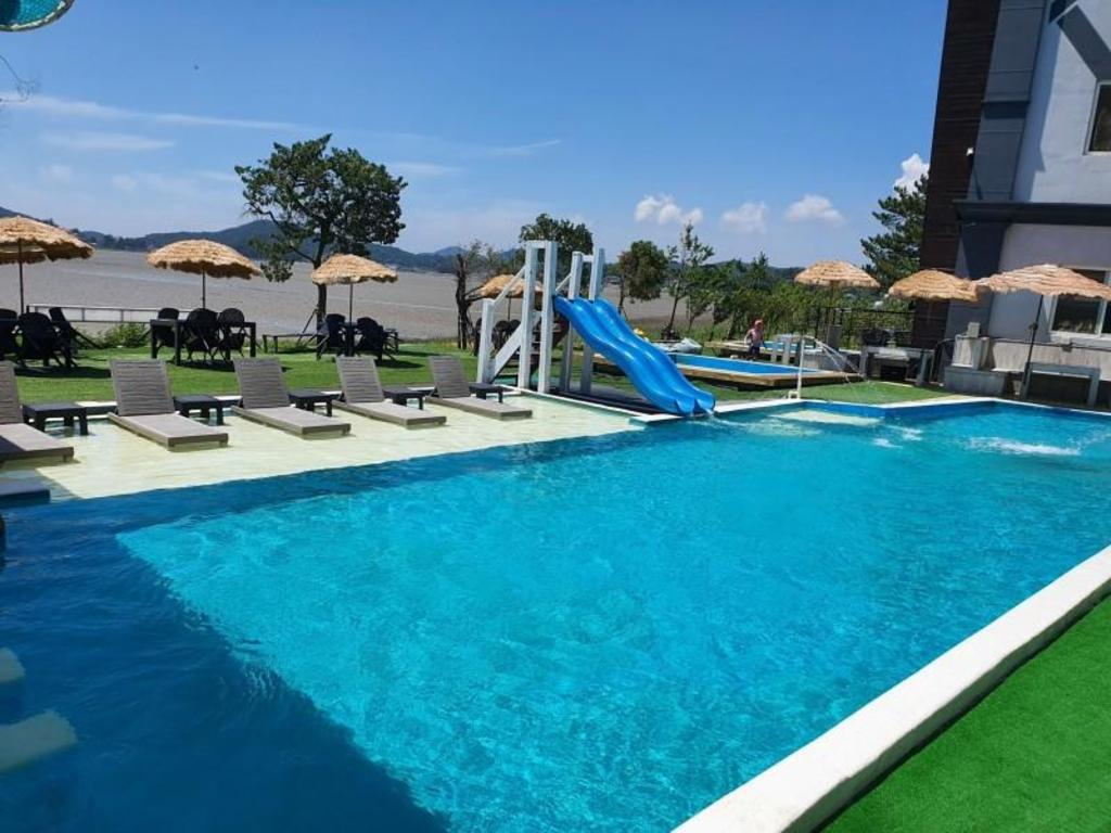Best Hotels in Ansan, South Korea – Karma Pension Daebudo Review