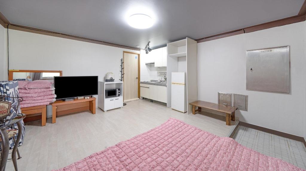 Best Hotels in Dongducheon, South Korea – Paju Sugarville Pet-Friendly Pension Review
