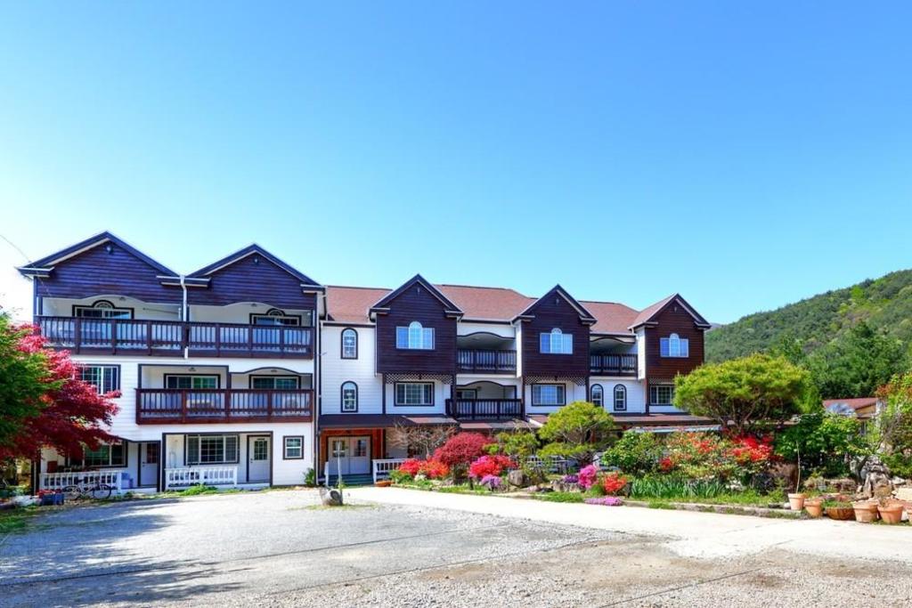Best Hotels in Muju, South Korea – Muju SeolGuk Pension Review