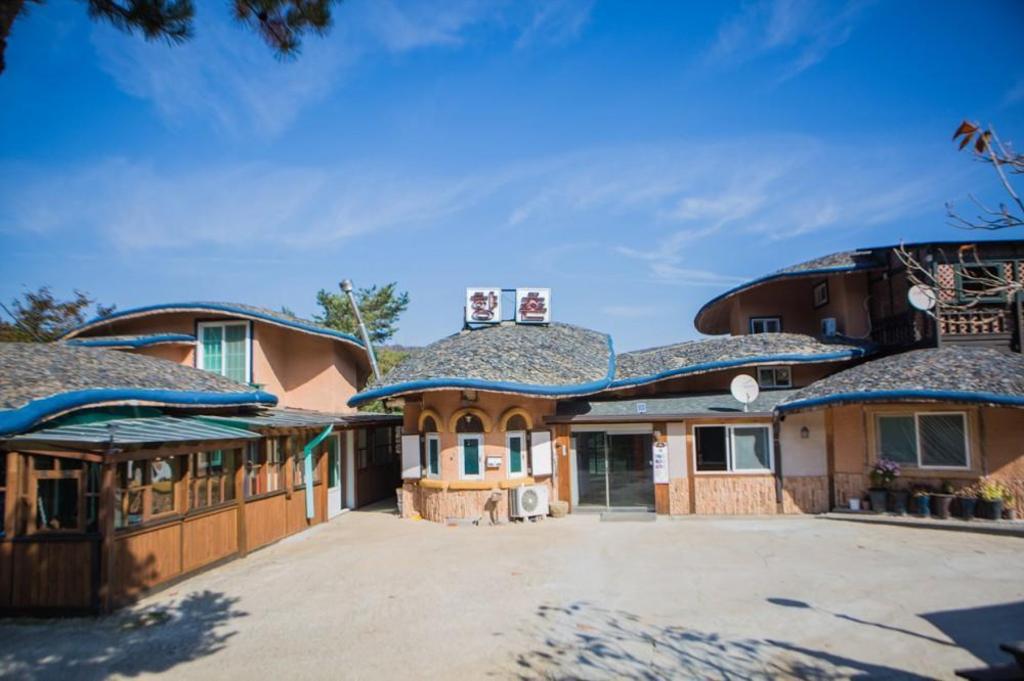 Best Hotels in Pyeongchang, South Korea – Hyangchon Pension Review