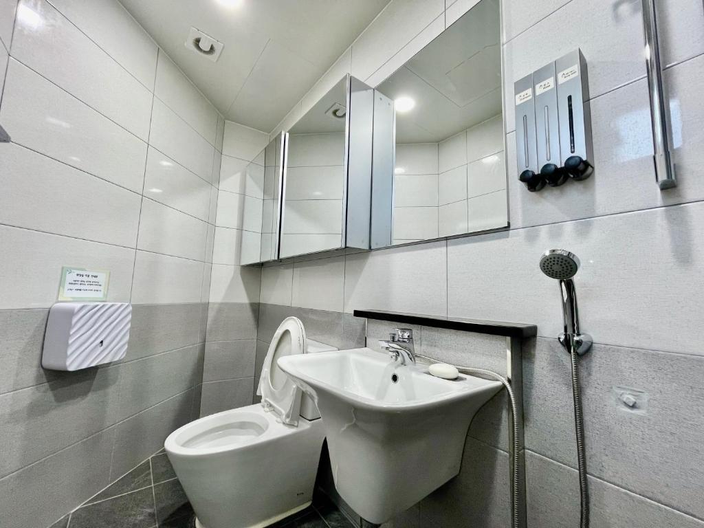 Best Hotels in Incheon, South Korea – Incheon Airport Guesthouse Review (Near Airport, Inspire, 10-min walk from Unseo Station)