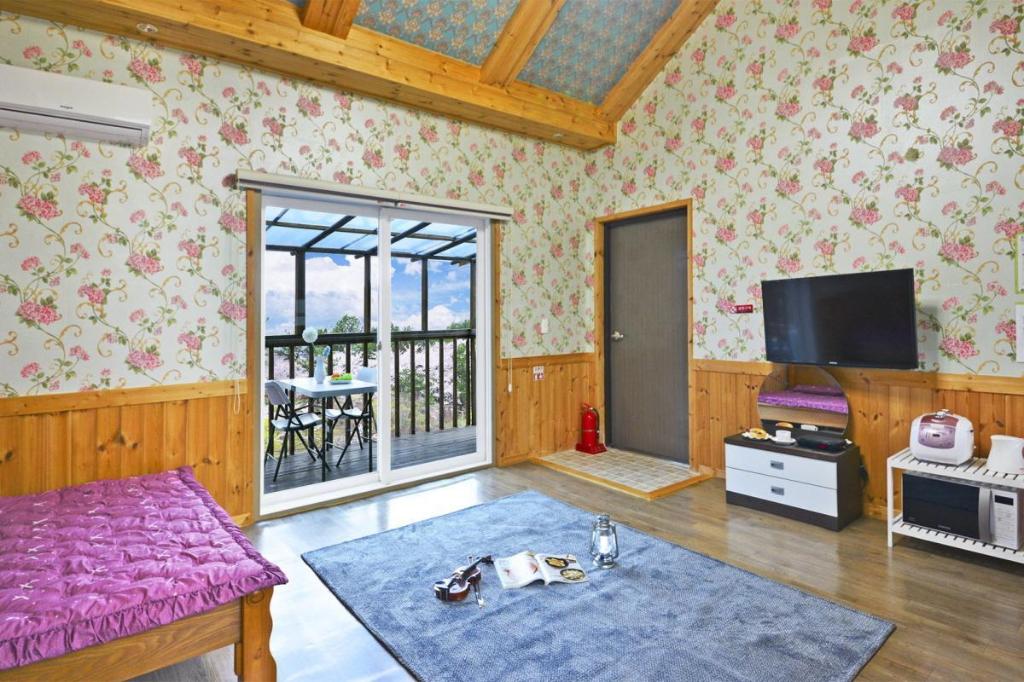 Best Hotels in Gyeongju, South Korea – Gyeongju Jayeonsup Pension Review