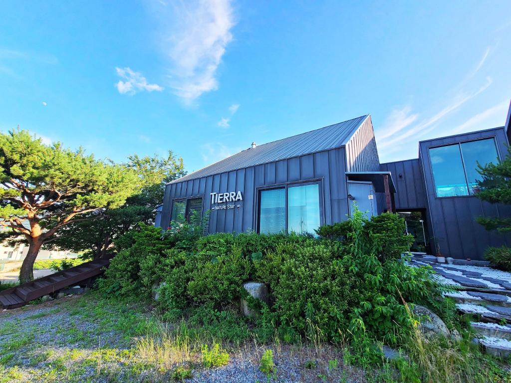 Best Hotels in Sokcho, South Korea – Sokcho Tierra Pension Review
