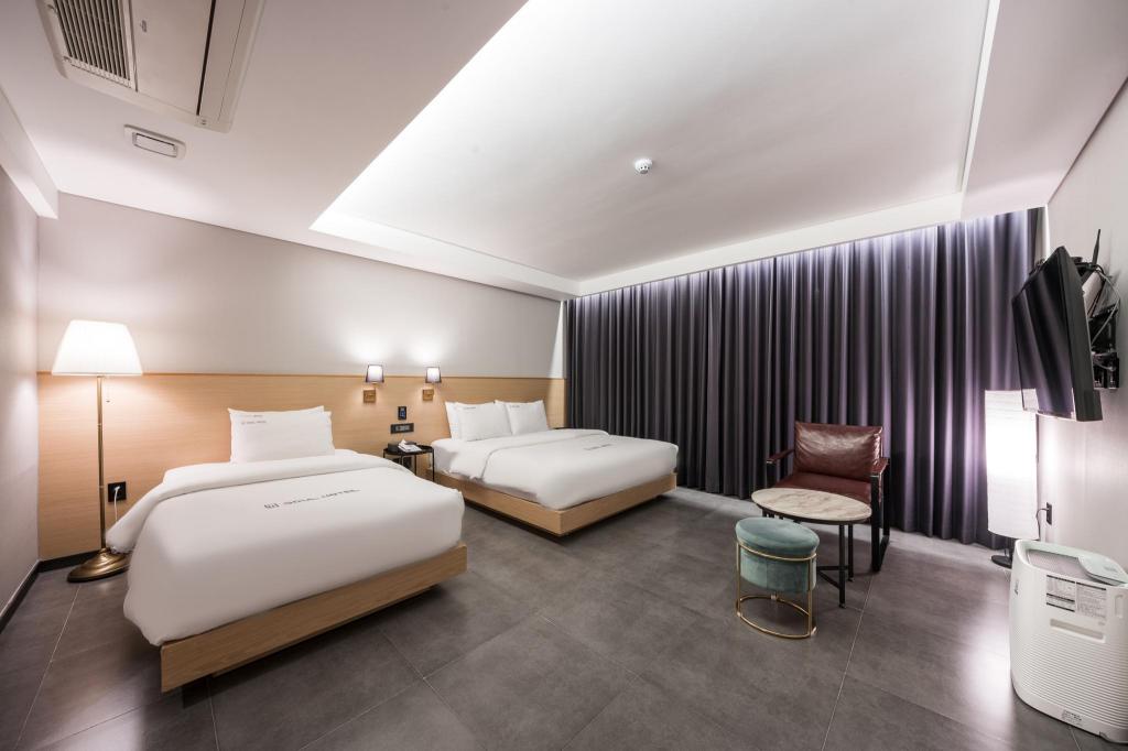 Soul Hotel image