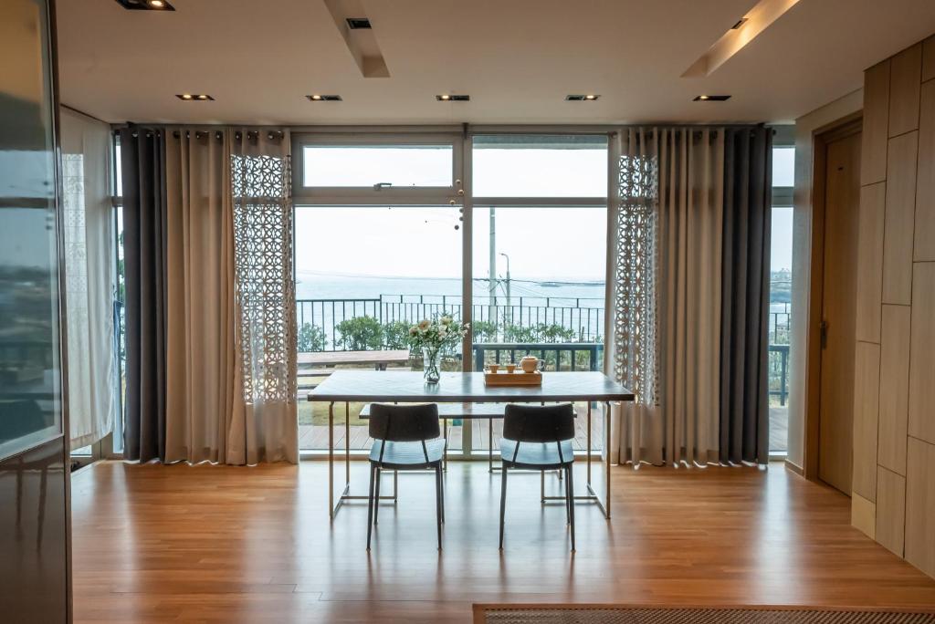 Stay Sea Jeju - 비움의 집 image