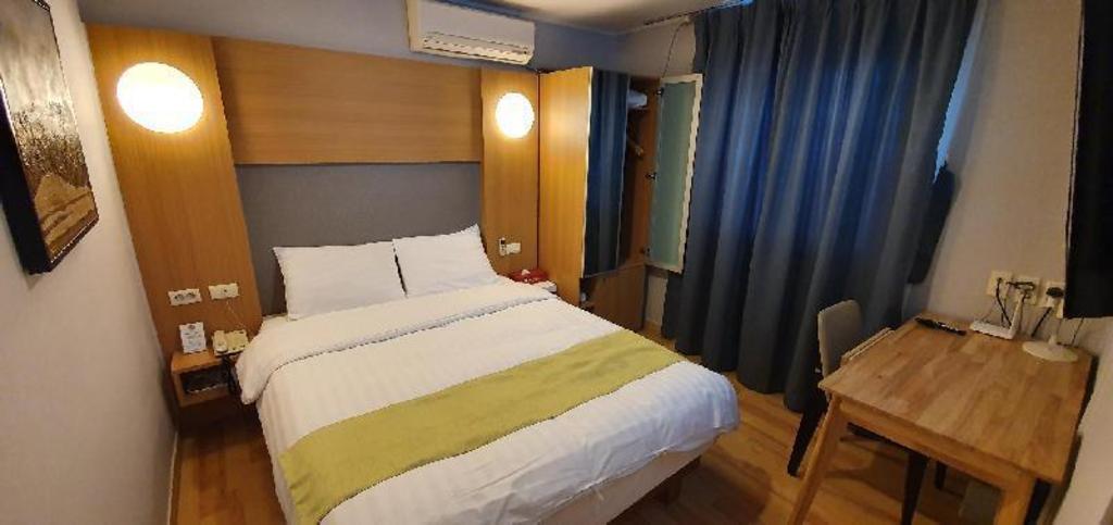 Appletree Hotel image