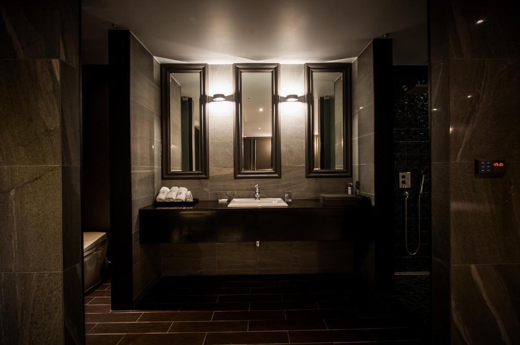 Hotel Amare Suwon image
