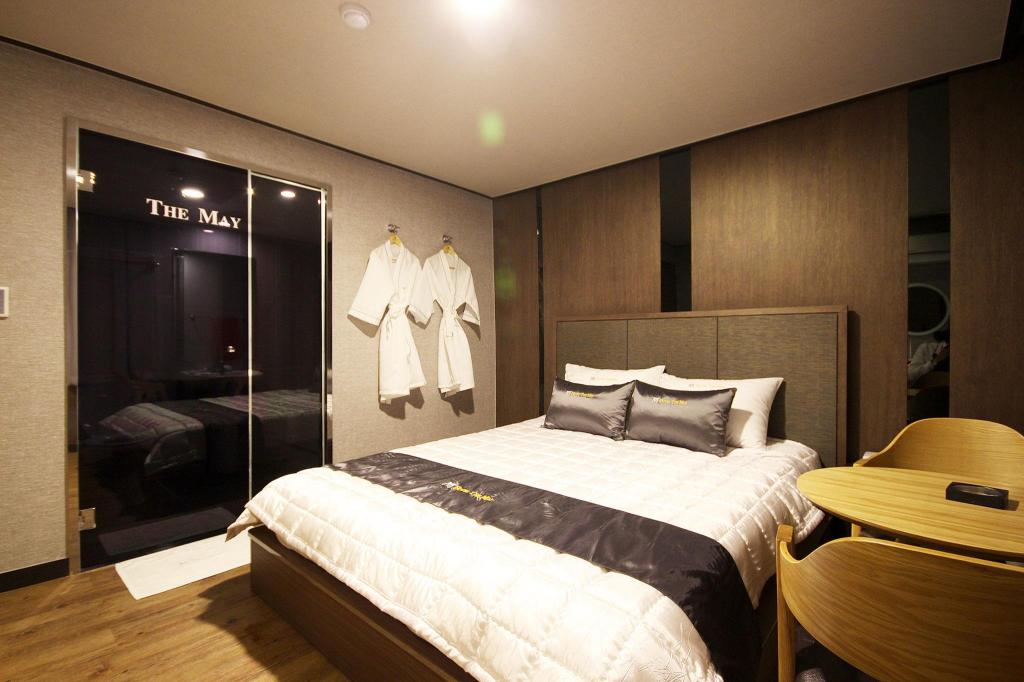 더 메이 호텔 image