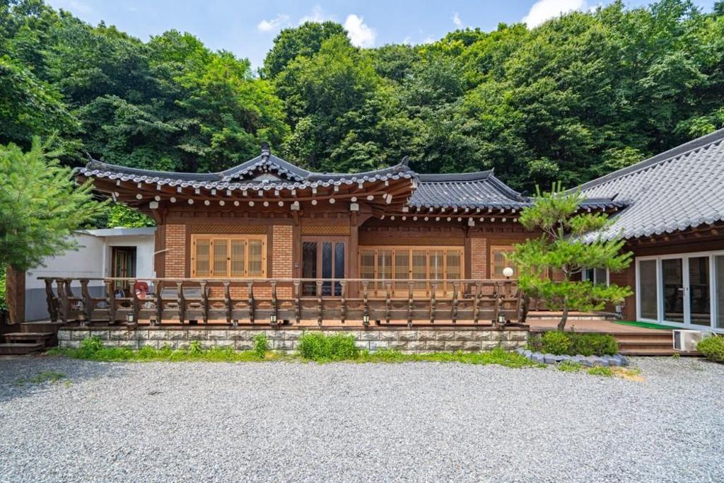 예직 한옥 펜션 image