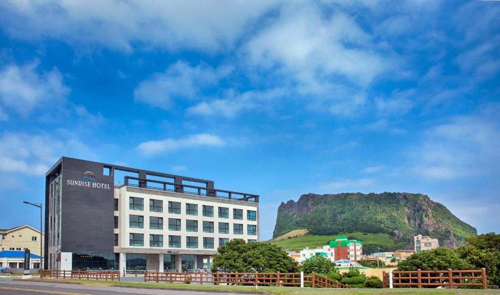 썬라이즈호텔 성산점 image