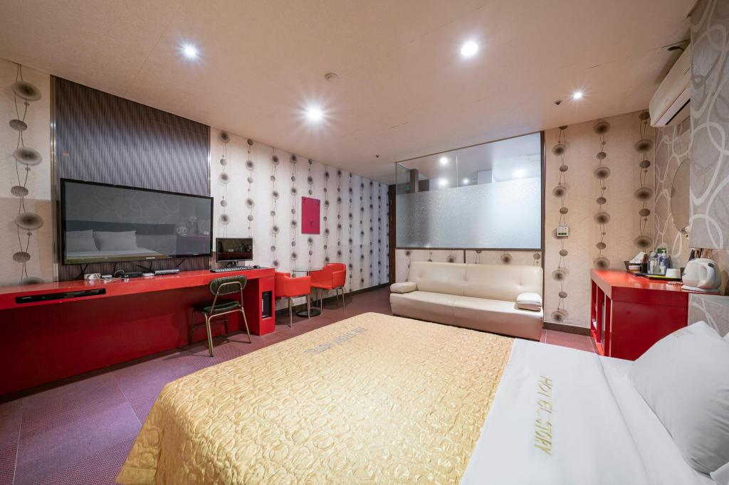 Story Hotel image