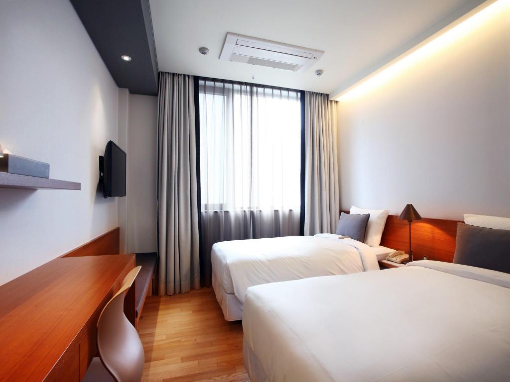 서울 호텔 신신 명동 image