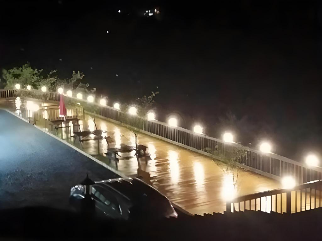 별천지 펜션 image