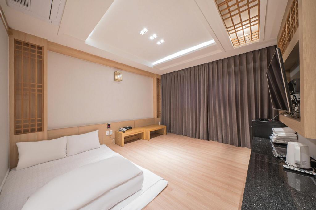 윈 호텔 image
