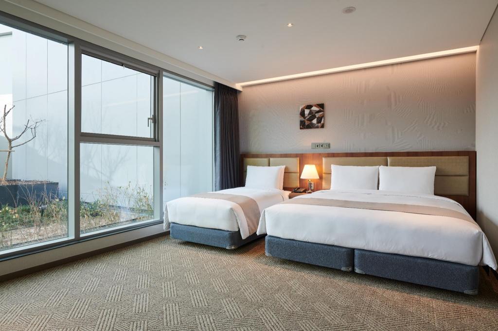 스탠포드 호텔 명동 image