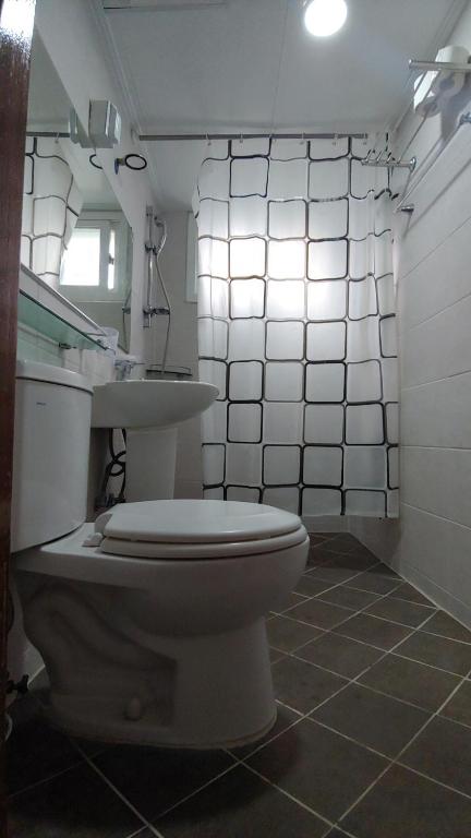 더 레드 하우스 image