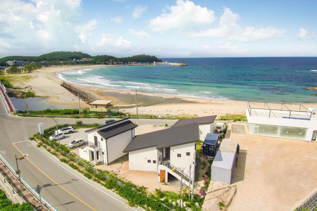 고성 헬로우씨 펜션 image