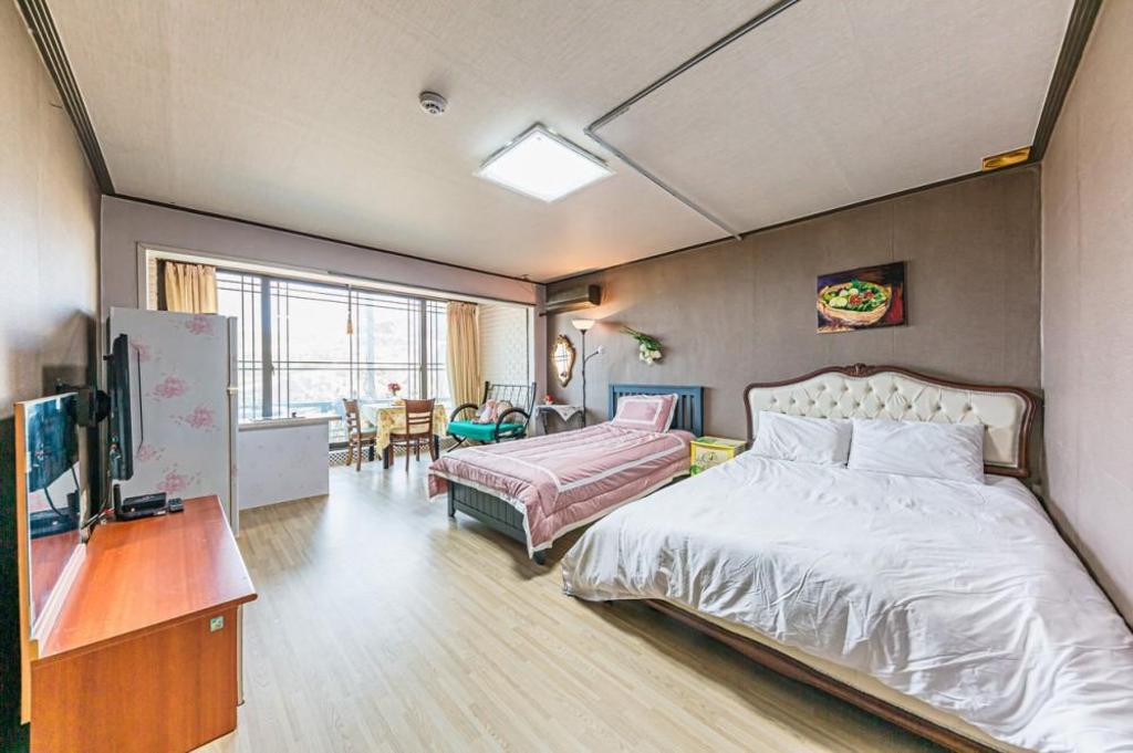은빛  펜션 image