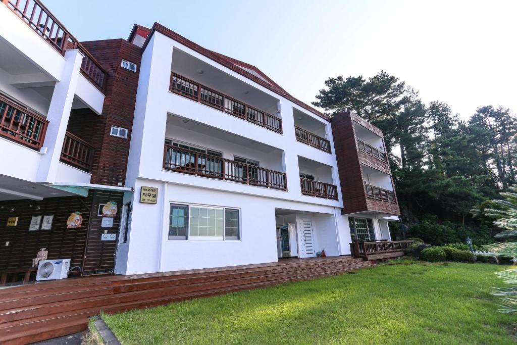 포 시즌 펜션 image