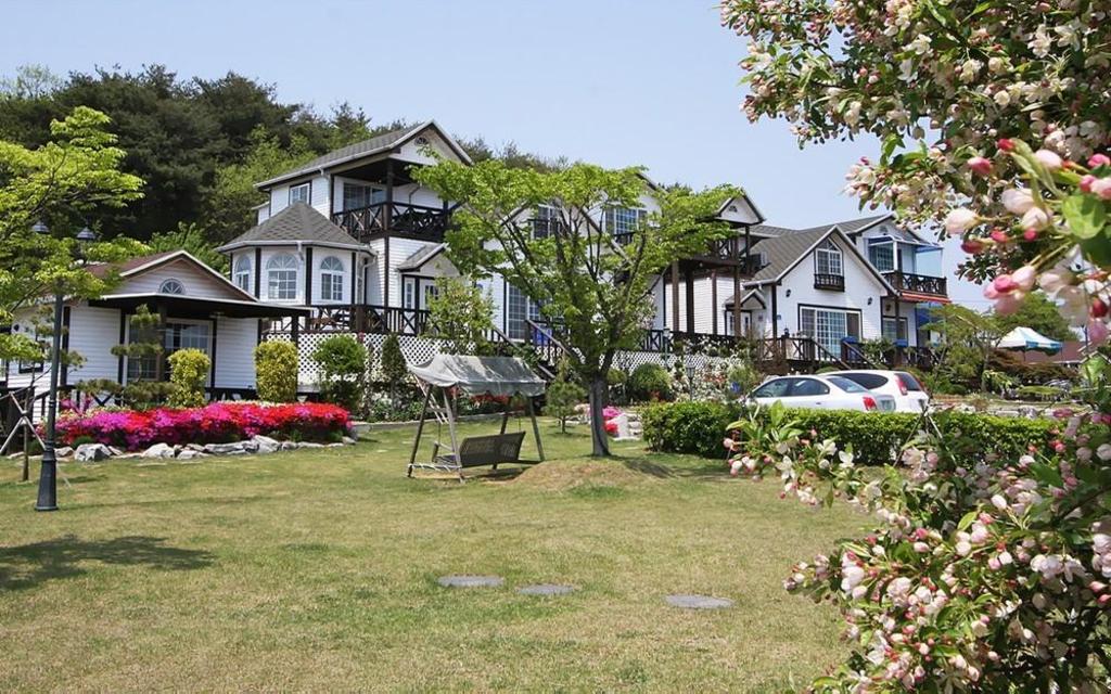포시즌 펜션 image