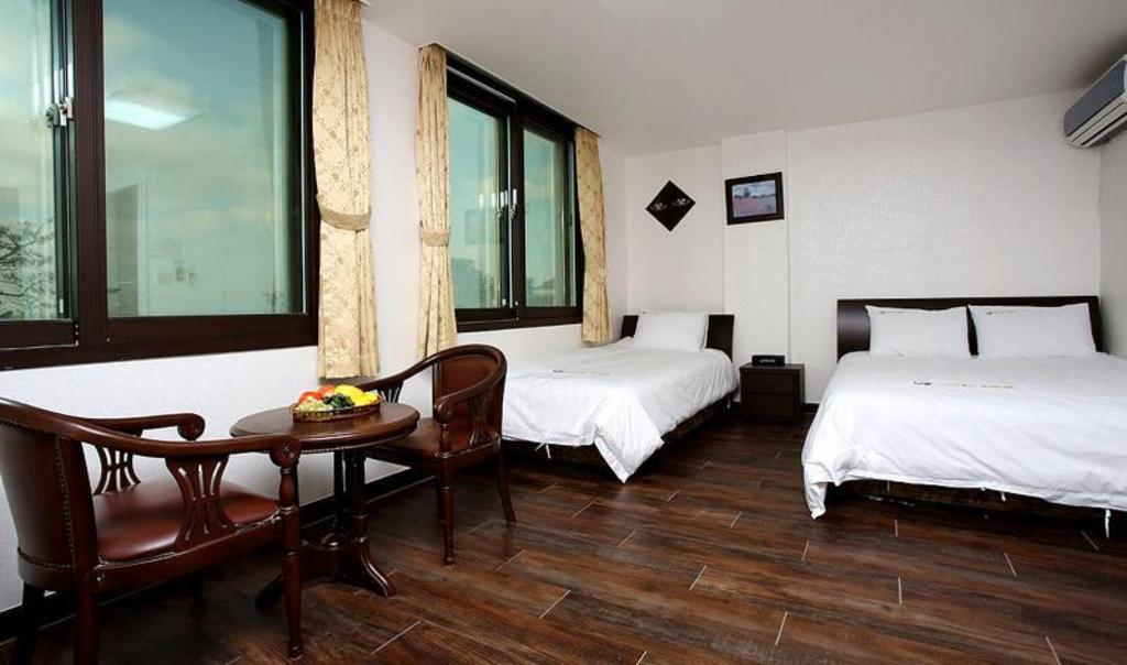 Manripo Hotel image
