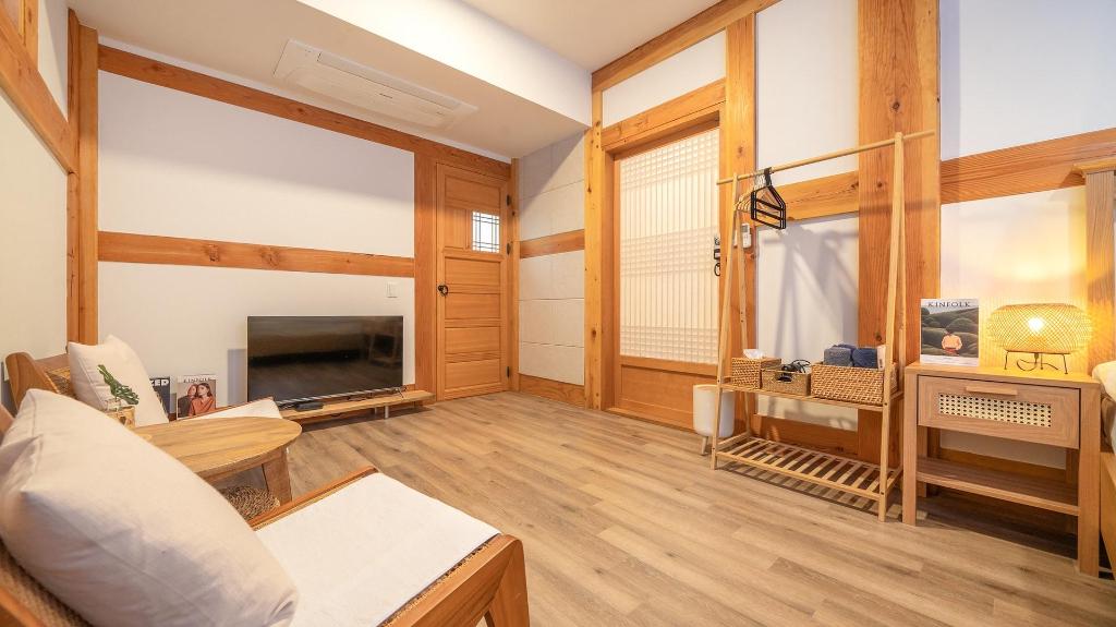 Gyeongju Hanokstay Darak image
