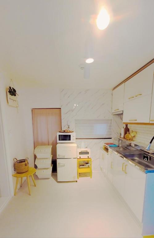 스테이 정 image