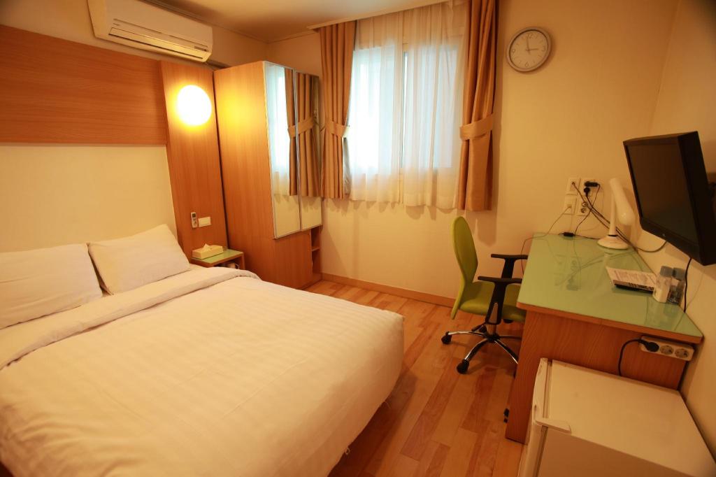 Appletree Hotel image