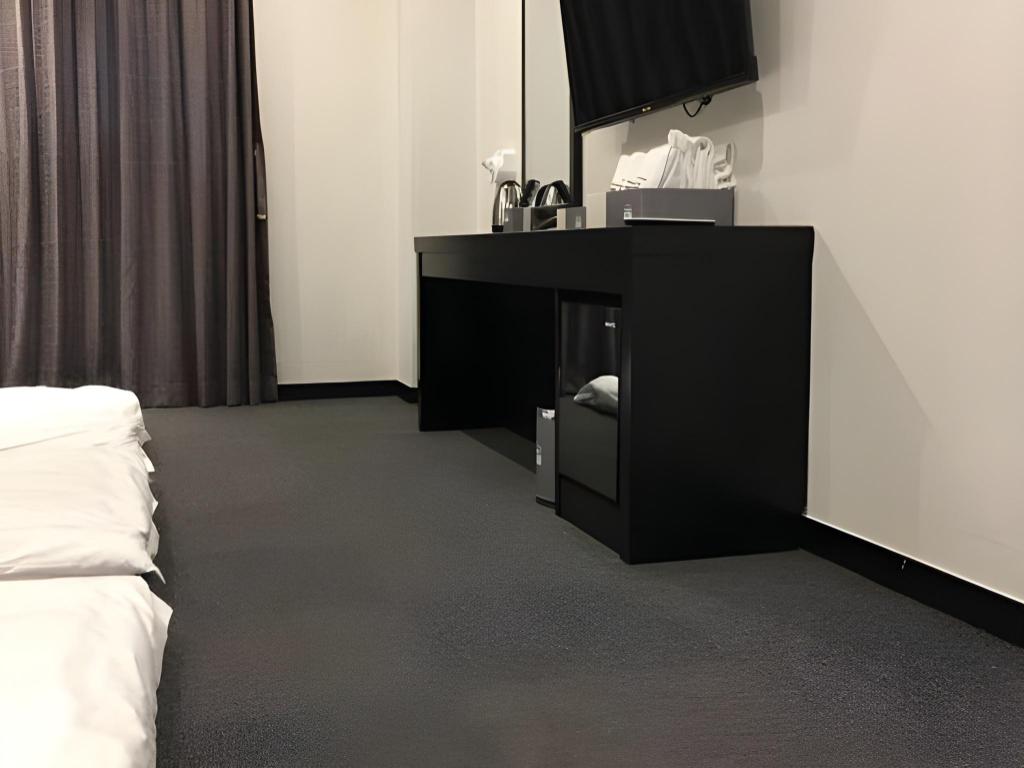Persimmon Tourist Hotel image