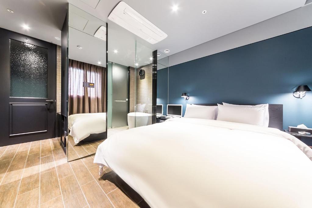Hotel Amare Suwon image