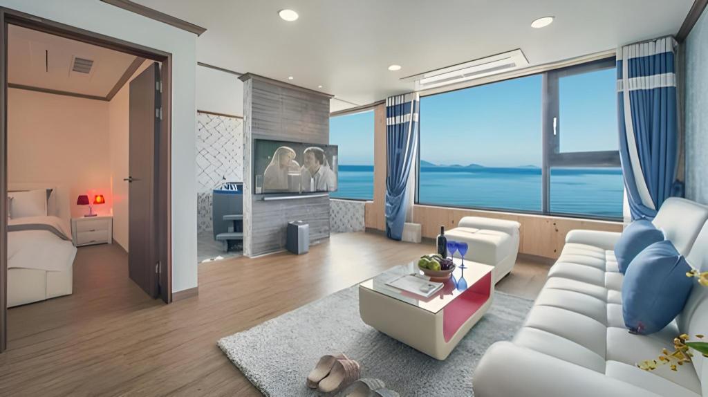 변산 로하스 스파 펜션 image