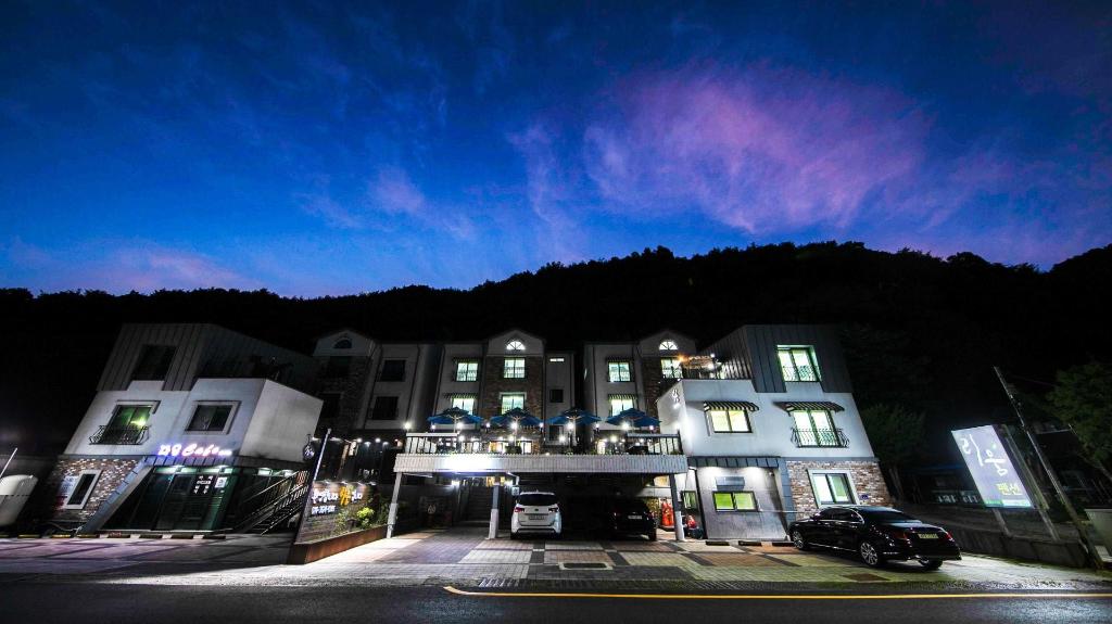 지리산 뱀사골리움 펜션 image