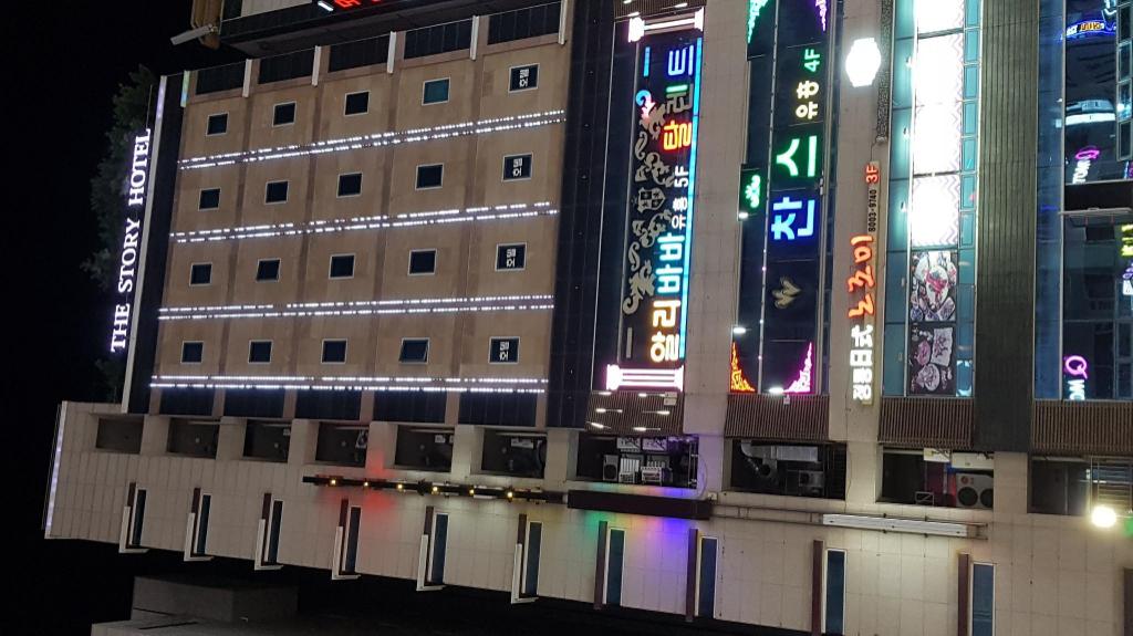 Story Hotel image