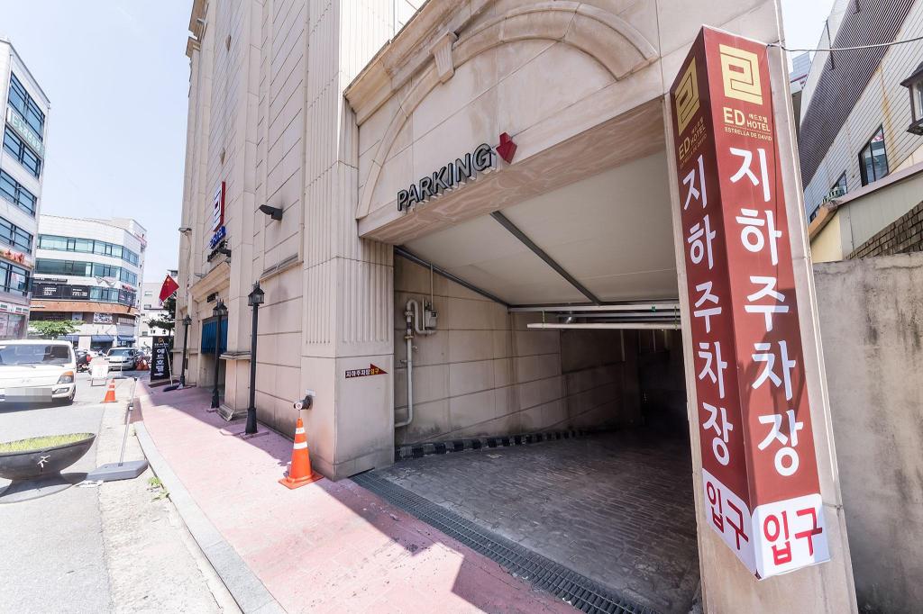 호텔 라움 image