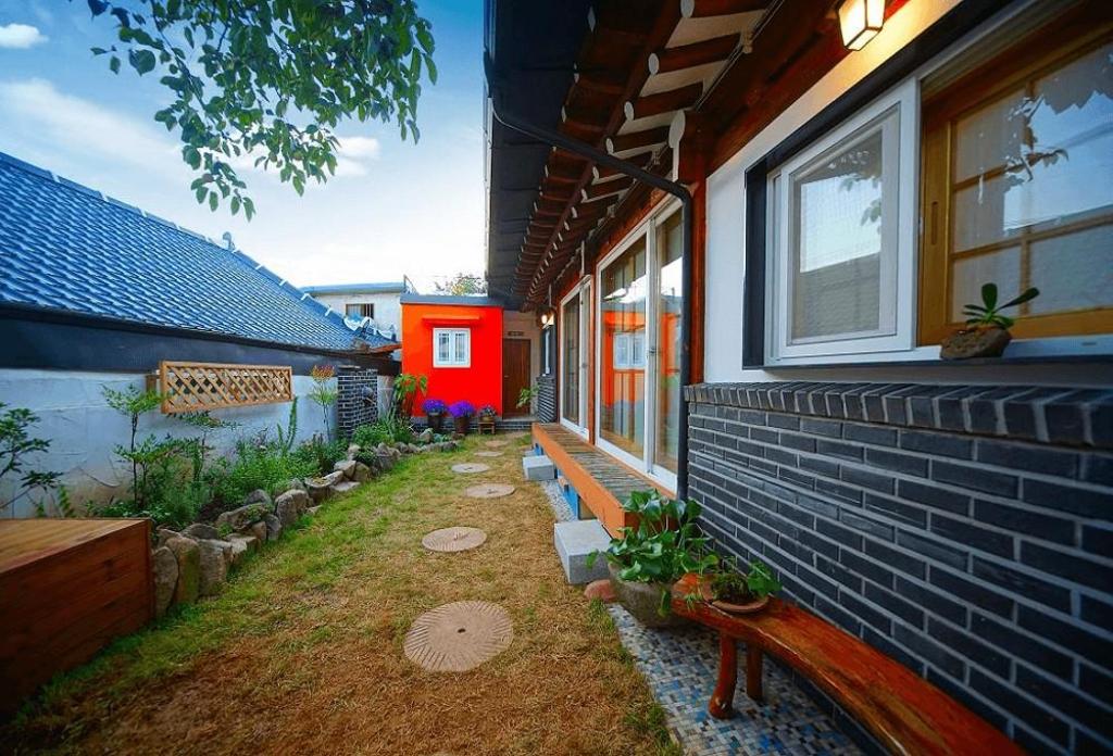 전주한옥마을 한옥그곳 펜션 image