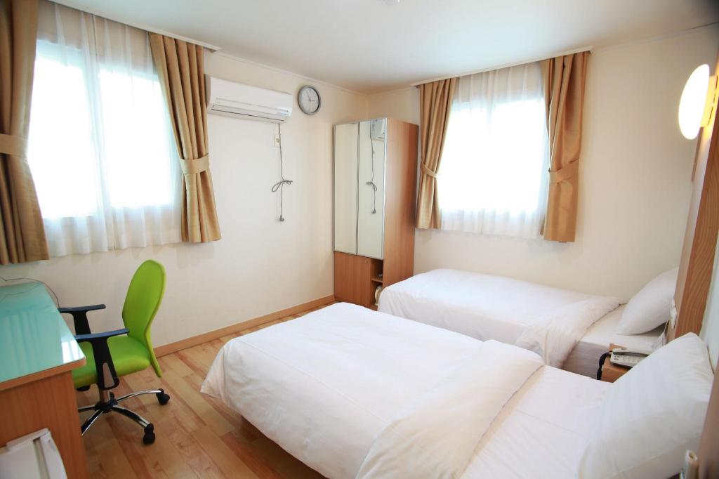 Appletree Hotel image