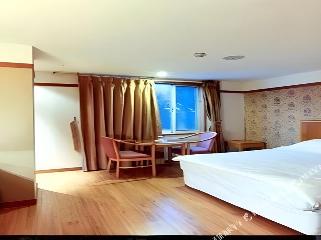 Gimcheon Park Tourist Hotel image