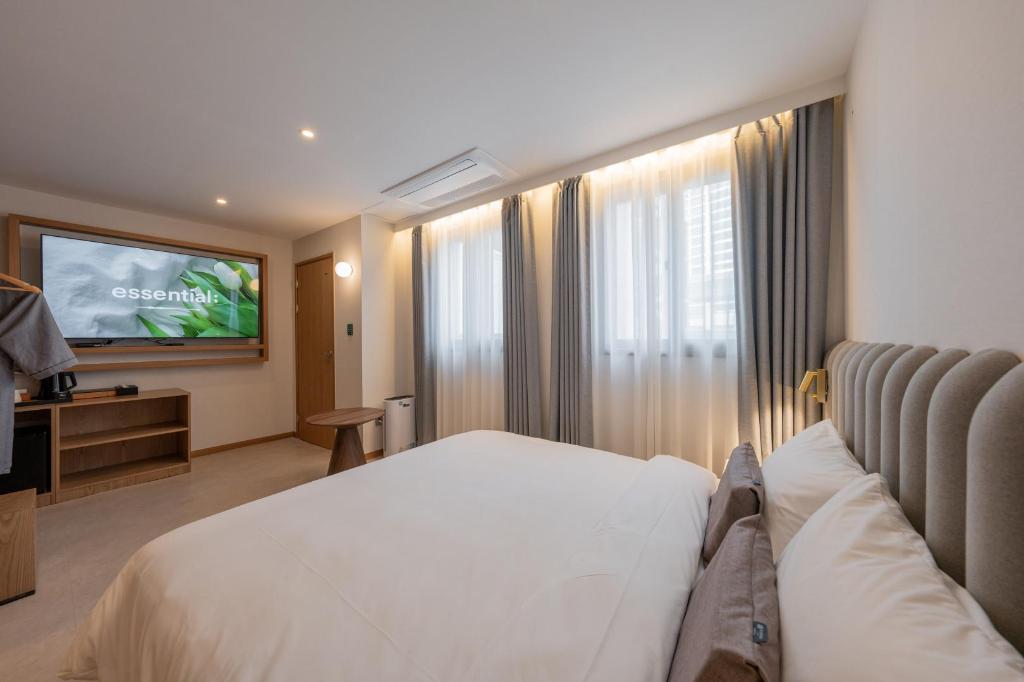 H. Avenue Hotel Moonhyun beach image