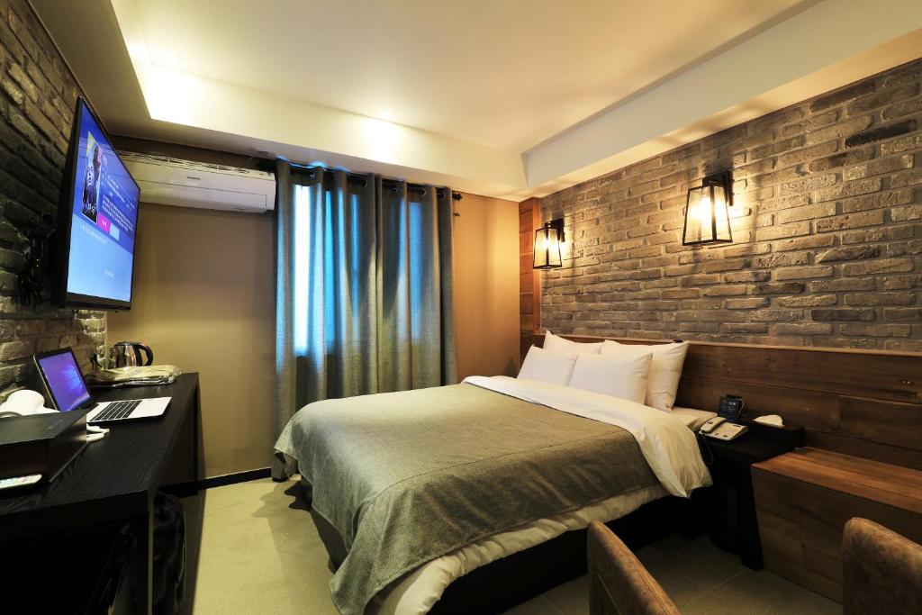Best Hotels in Seoul, South Korea – Rainbow Hotel Yongsan Review
