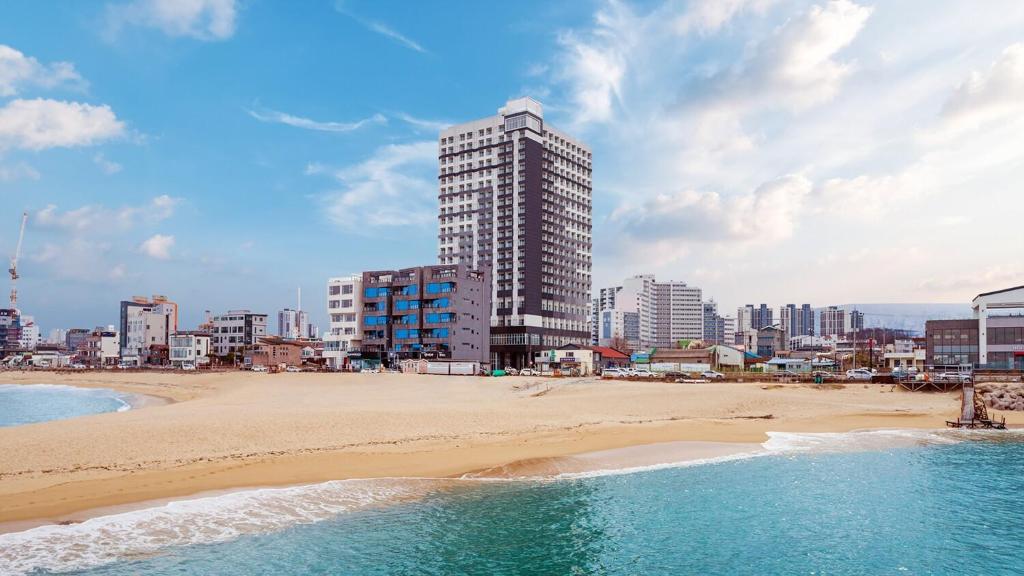 Best Hotels in Sokcho, South Korea – Sokcho Summitbay 1222 Review